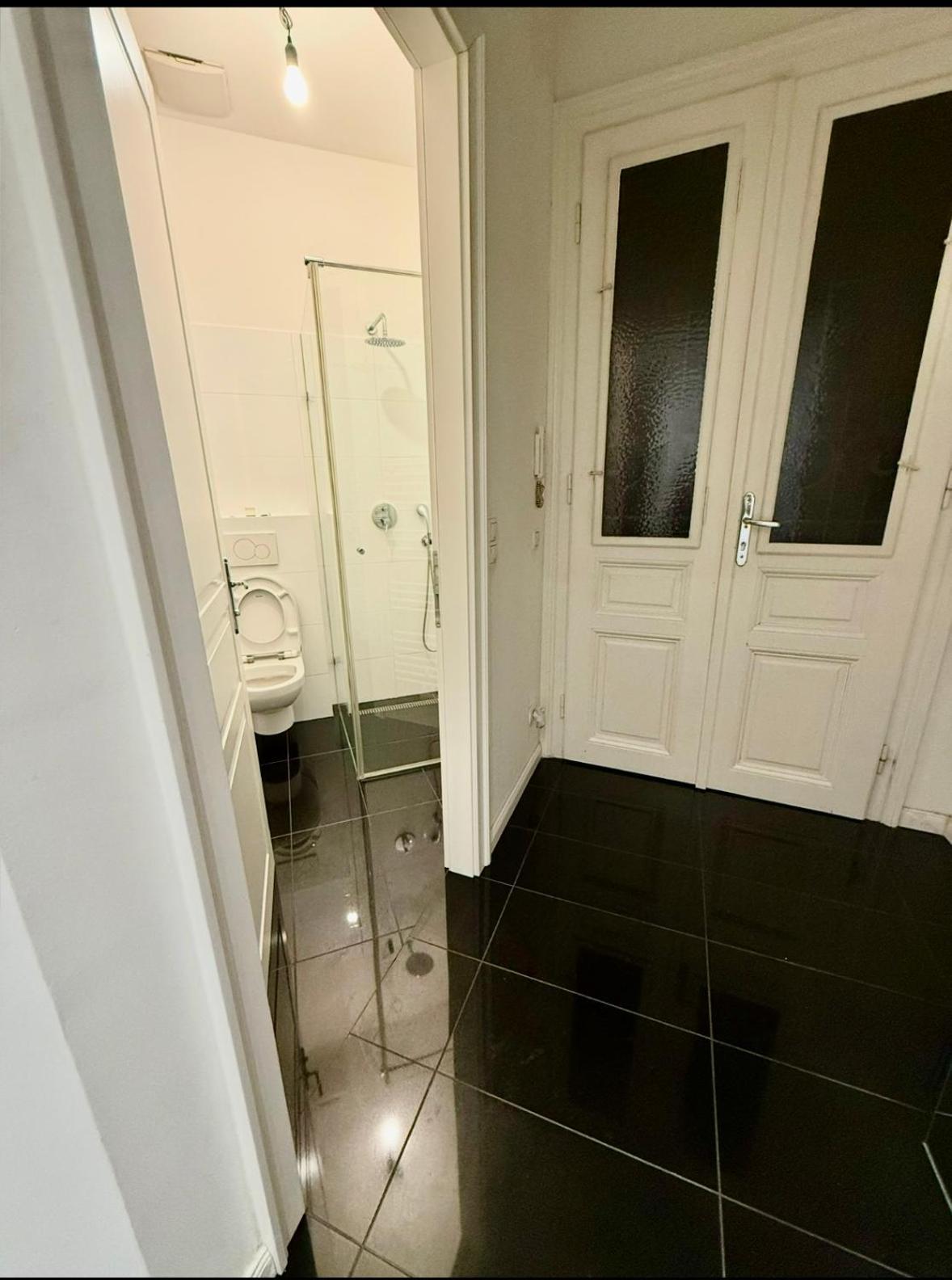 Contactless Check In Apartment *